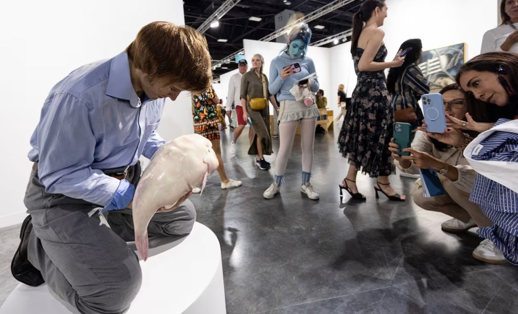 El éxito de ventas en Art Basel Miami Beach aporta esperanza al coleccionismo de arte