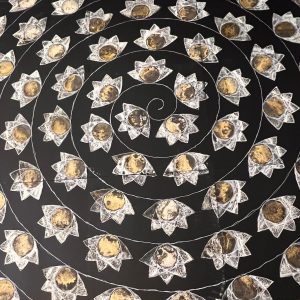 Artista: Jorge Ortiz Título: El Jardín de las delicias Técnica: Químicos fotográficos y tiza sobre MDF Medidas: 300 x 300 cm Año: 2023 Precio: 15.000 usd