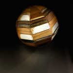 Artista: Alejandro Tobón Título: Esfera Técnica: Madera Medidas: 25 cm diámetro Año: 2020 Precio: $ 5.000 usd