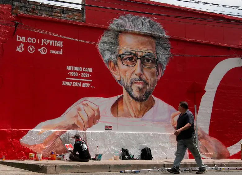 La historia detrás del nuevo mural de 85 metros en Barrio Colombia que rinde homenaje a Antonio Caro